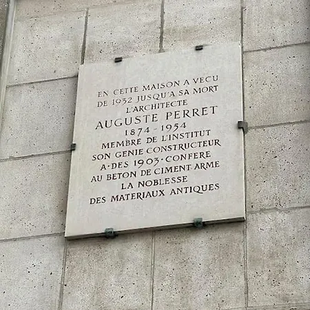 Pavillon D'auguste Perret * Paris